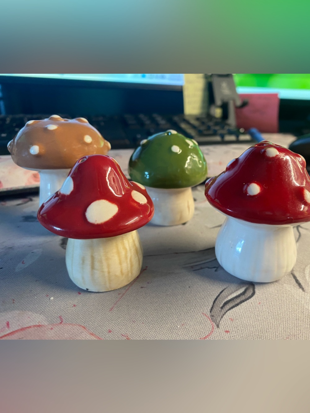 Mushroom salt and pepper skakers. Red, Green, Brown -
